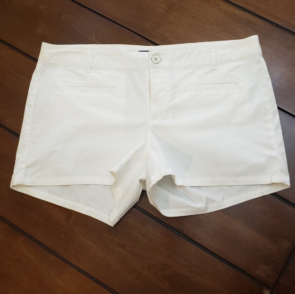 Gap 8 White Shorts